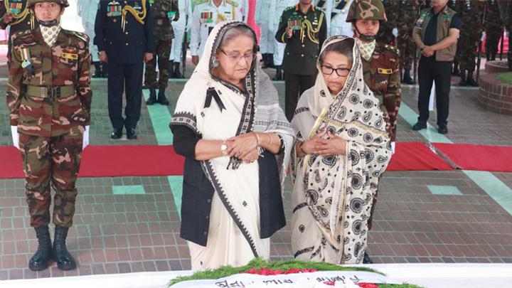 বঙ্গবন্ধুর সমাধিতে ছোট বোনকে সঙ্গে নিয়ে প্রধানমন্ত্রীর শ্রদ্ধা বঙ্গবন্ধুর_সমাধিতে_ছোট_বোনকে_সঙ্গে_নিয়ে_প্রধানমন্ত্রীর_শ্রদ্ধা